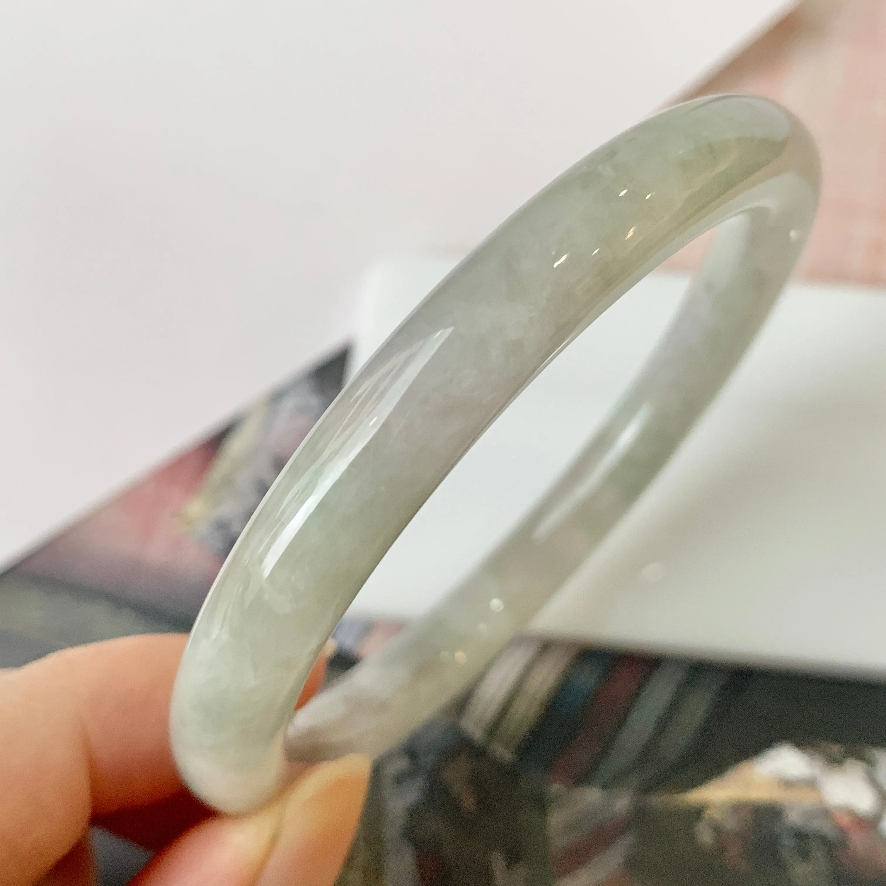 56.2mm A-Grade Lavender Green Jadeite Traditional Round Bangle No.151808