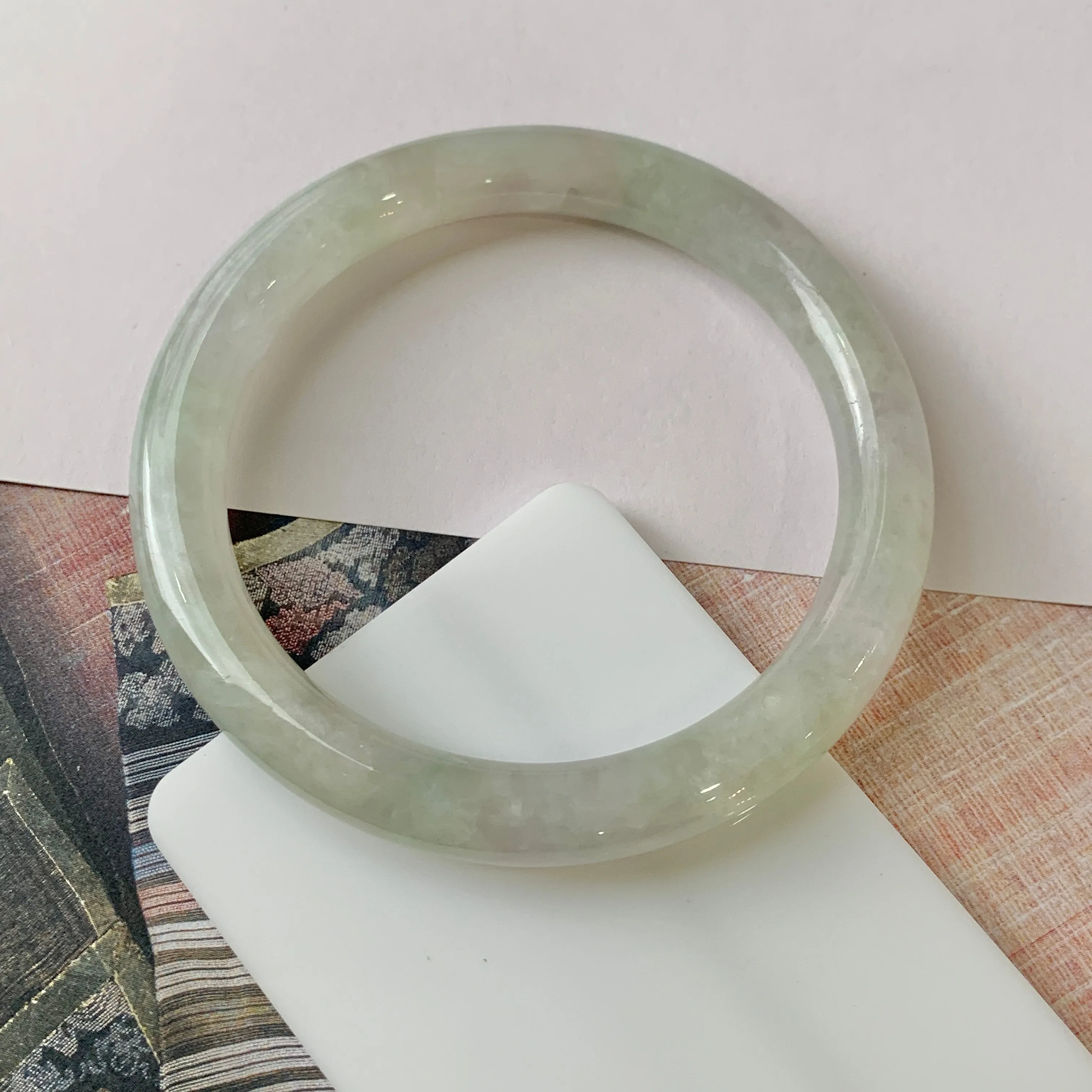 56.2mm A-Grade Lavender Green Jadeite Traditional Round Bangle No.151808