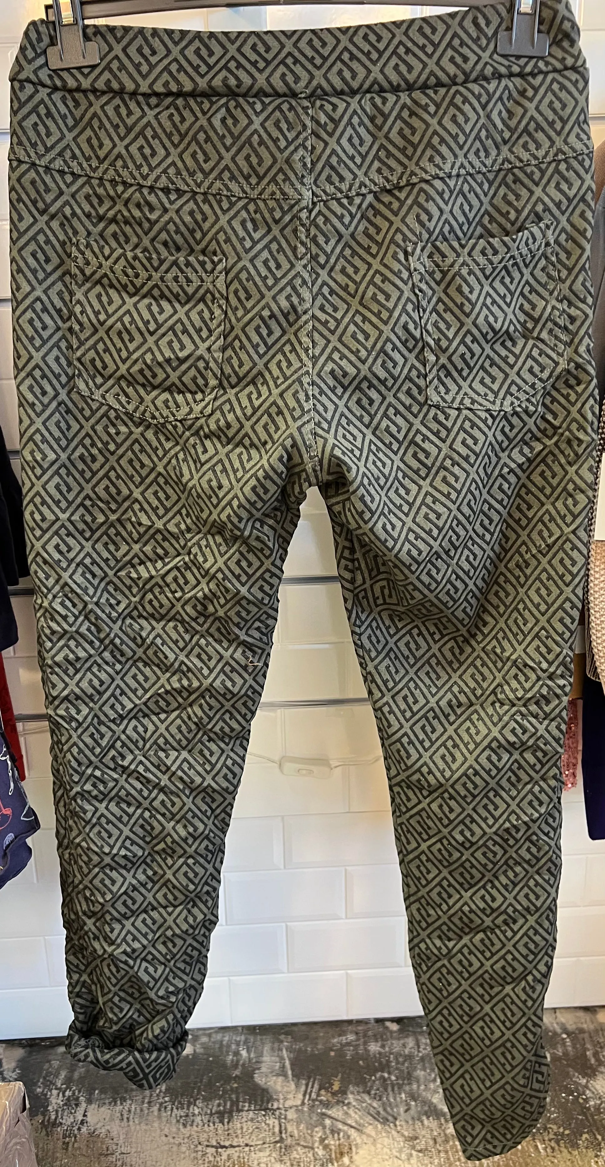 Dis Moi Italian One Size Pants in Olive Pattern stretch knit feel pants G525