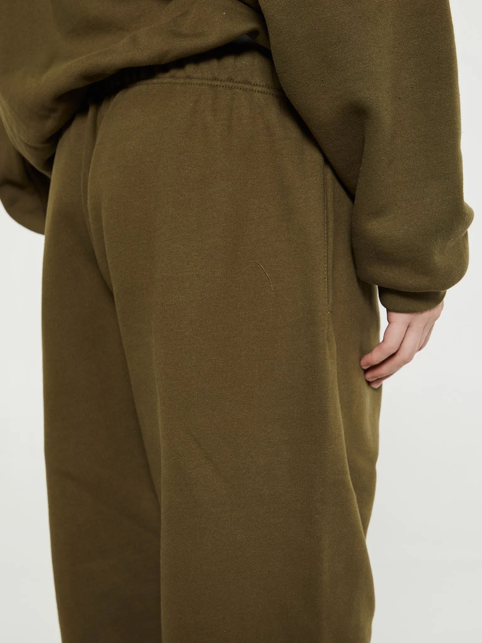 Fleece Essential Sweatpants in Olive