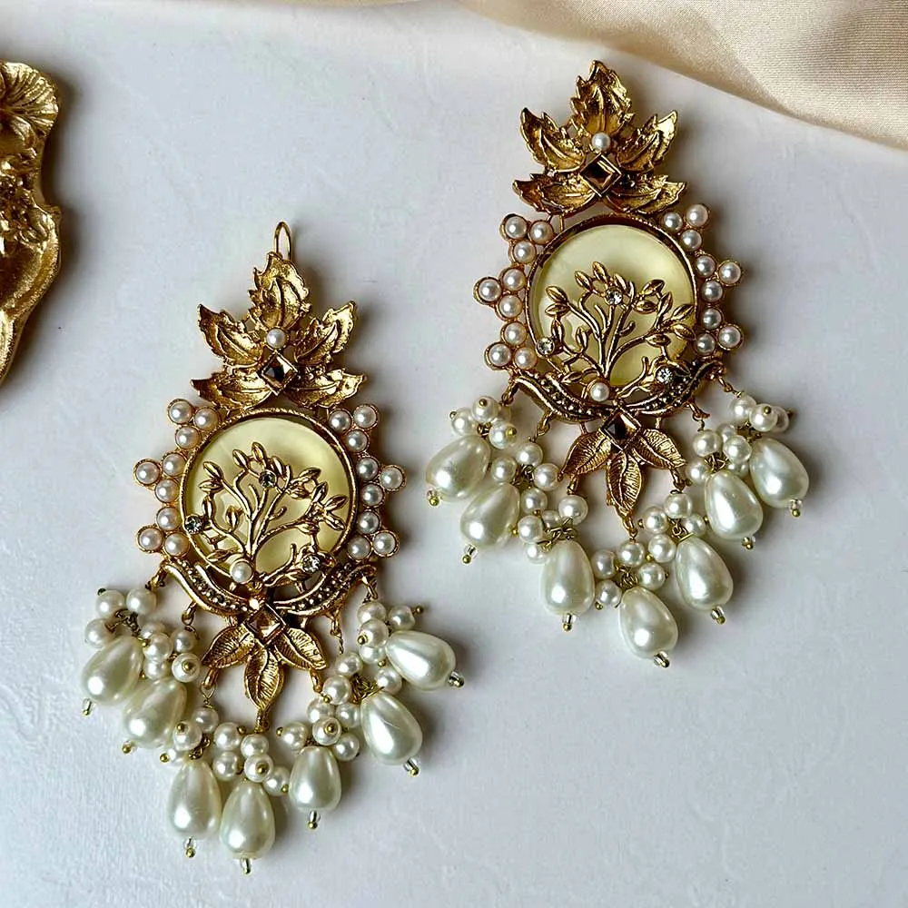 Gulaal Earrings (Off White)