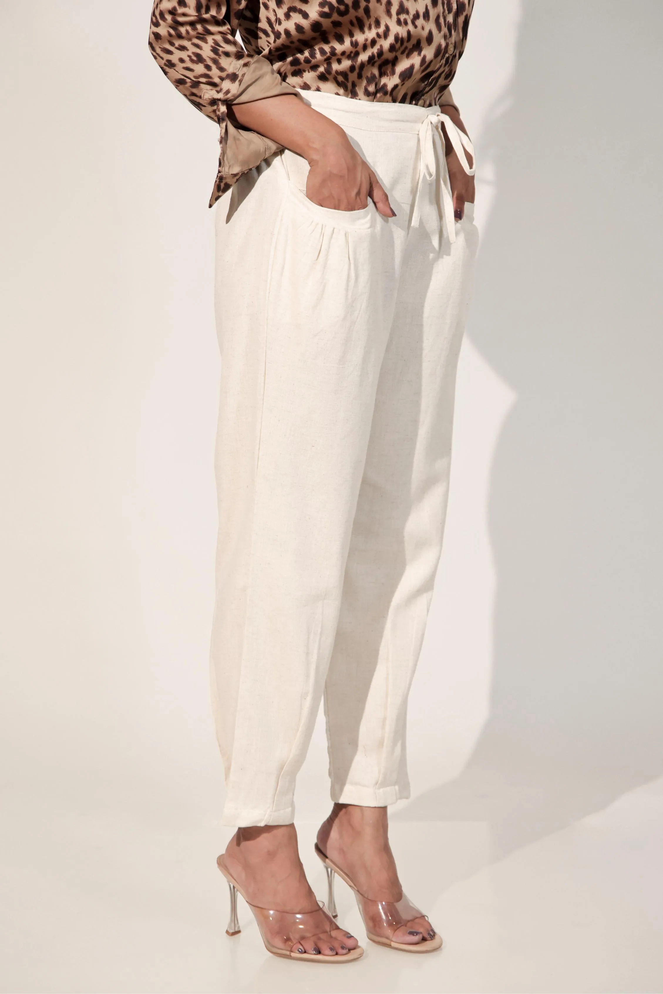 Off white Women's Pleated-Narrow Trousers