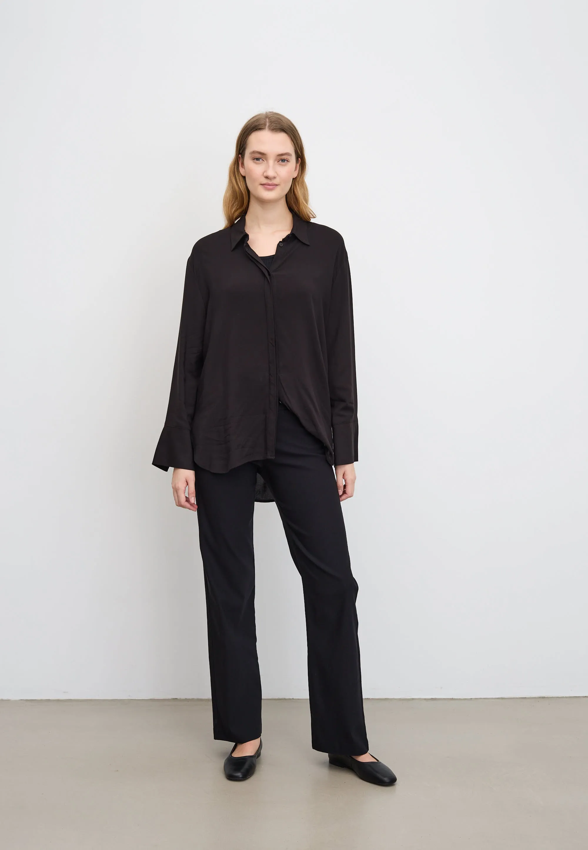 Thea Straight - Medium Length - Black