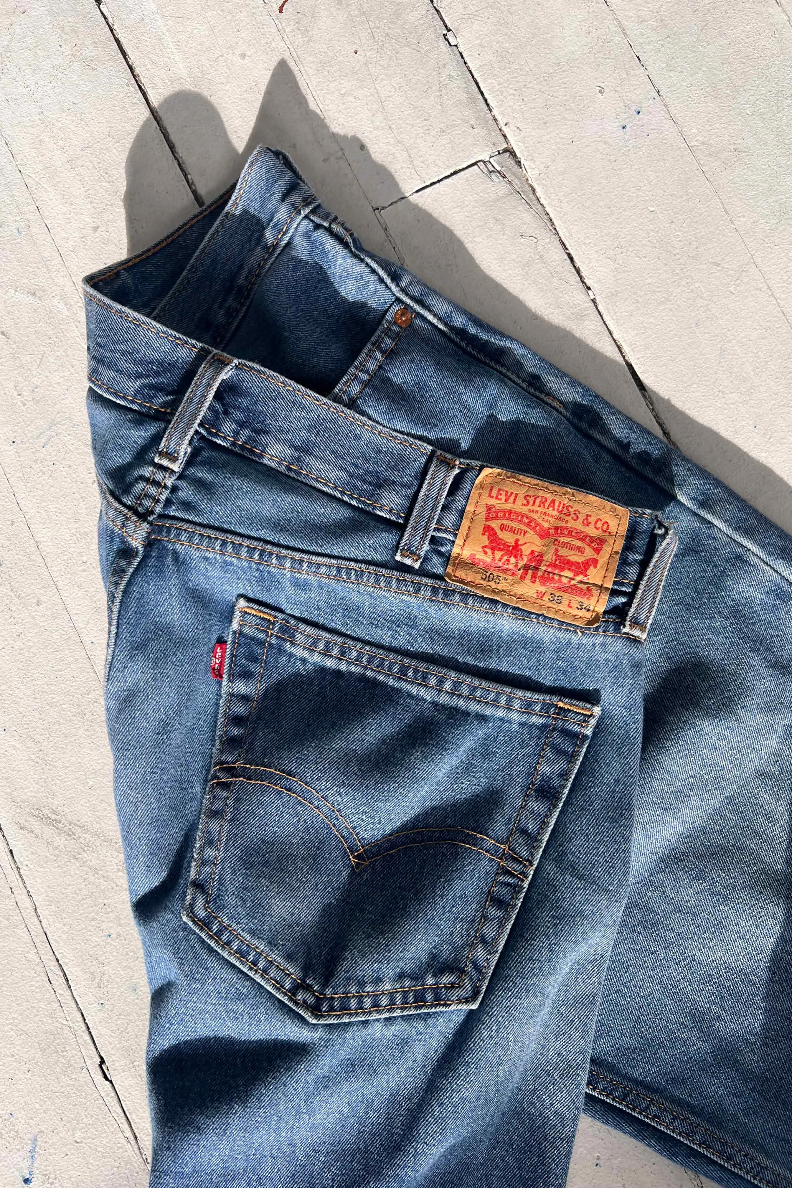 VINTAGE 90's Levi's 505's - 18